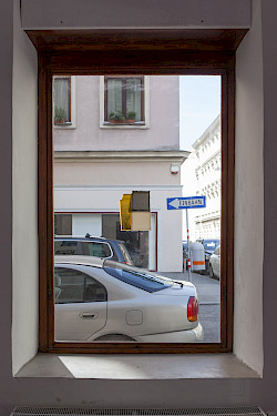 <i>Tombola V</i><br />
school, Wien 2022<br />
Foto: © Janine Schranz