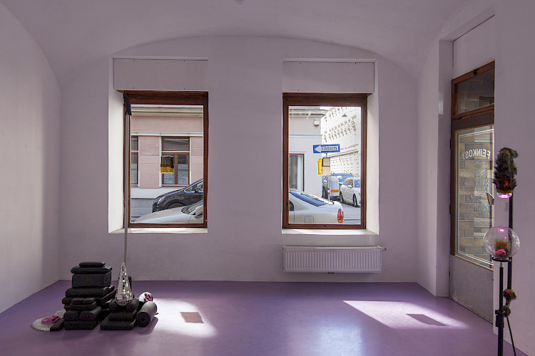 <i>Tombola V</i><br />
school, Wien 2022<br />
Foto: © Janine Schranz
