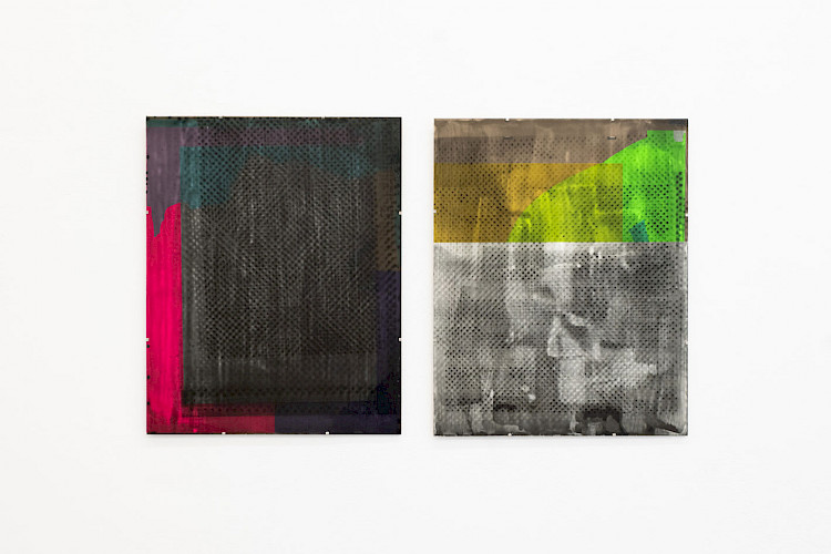 <i>Dots #1 & #2</i>, 2024<br />
<em>Mit Fotoemulsion beschichtete und analog belichtete Glasplatte, Fotogramm auf Barytpapier, Papier, Cliprahmen</em><br />
50 x 40 cm<br />
Unikat<br />
©Maik Gräf