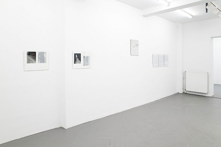 <i>Fotografie zerstören</i><br />
FRISE Künstler:innenhaus, Hamburg 2024<br />
©Maik Gräf