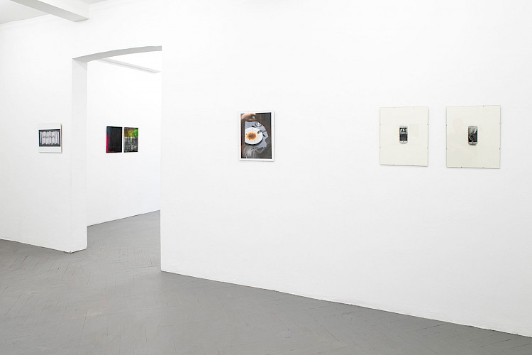 <i>Fotografie zerstören</i><br />
FRISE Künstler:innenhaus, Hamburg 2024<br />
©Maik Gräf