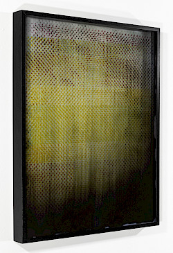 <i>Op Dots #3</i>, 2018/23<br />
<em>Mit Fotoemulsion beschichtetes Museumsglas, belichtet mit Negativ der Serie Polkadots,<br />
Direktbelichtung auf mit Fotoemulsion beschichtetem Bergger COT Papier, Fotogelatine mit Farbpigmenten</em><br />
51,5 x 41 x 4 cm
