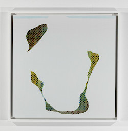 <i>Polkadots #3</i>, 2018/24<br />
<em>Analoger C-Print, Handabzug</em><br />
54,5 x 54,5 x 4 cm