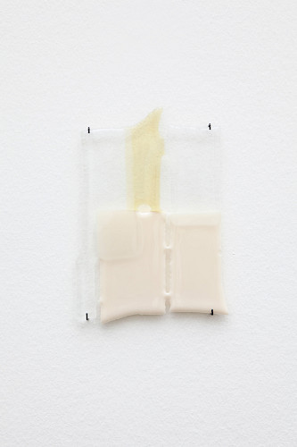 <i>Soft Vanishing Points #1</i>, 2022<br />
<em>Objekt aus geschmolzenem Glas</em><br />
24 x 18 x 0,5 cm<br />
Unikat