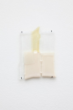 <i>Soft Vanishing Points #1</i>, 2022
<em>Objekt aus geschmolzenem Glas</em>
24 x 18 x 0,5 cm
Unikat