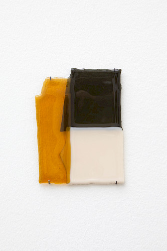 <i>Soft Vanishing Points #4</i>, 2022<br />
<em>Objekt aus geschmolzenem Glas</em><br />
24 x 18 x 0,5 cm<br />
Unikat