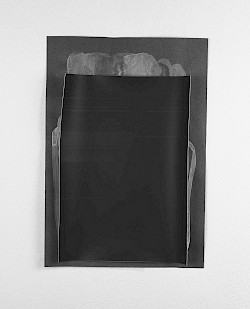 <i>M #1</i>, 2019
<em>Silbergelatine Handabzug auf Barytpapier</em>
35 x 29 cm
Unikat
