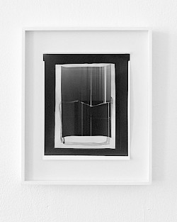 <i>m #3</i>, 2019
<em>Gelatinesilber-Print auf Baryt, Direktbelichtung</em>
25 x 20 cm
Unikat