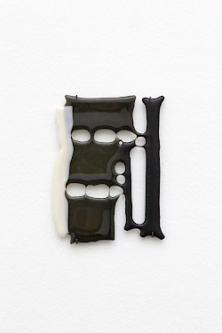 <i>Soft Vanishing Points #7</i>, 2022
<em>Objekt aus geschmolzenem Glas</em>
24 x 18 x 0,5 cm
Unikat