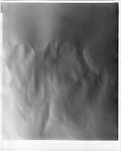 <i>Alp #5</i>, 2019
<em>Gelatinesilber-Print auf Baryt, Direktbelichtung</em>
25 x 20 cm
Unikat
