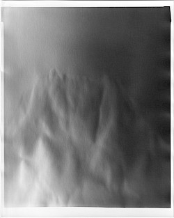 <i>Alp #9</i>, 2019
<em>Gelatinesilber-Print auf Baryt, Direktbelichtung</em>
25 x 20 cm
Unikat