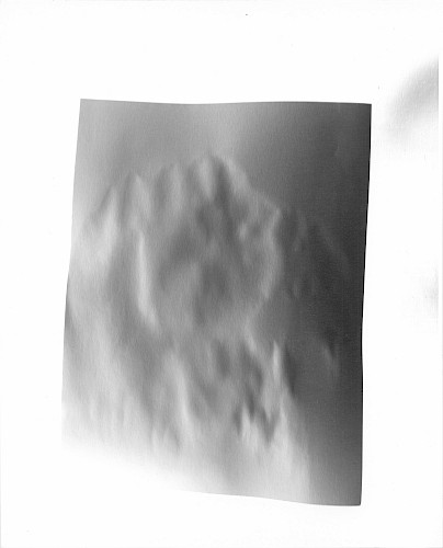 <i>Alp #2</i>, 2019<br />
<em>Gelatinesilber-Print auf Baryt, Direktbelichtung</em><br />
25 x 20 cm<br />
Unikat
