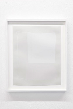 <i>Soft Vanishing Points # F</i>, 2025<br />
<em>Fotogramm (Farbumkehrprozess)</em><br />
30 x 24 cm | Unikat
